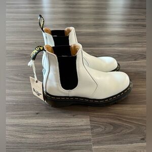 Dr. AirWair Martens Boots Women’s 6